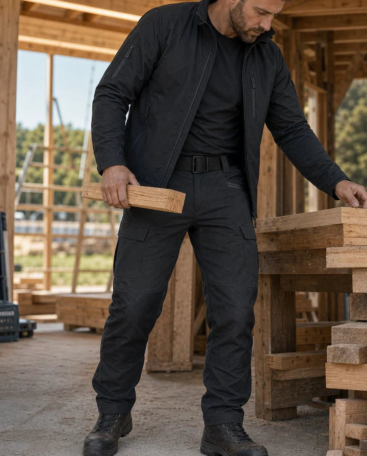 Corazza™ – Il Pantalone Tattico che Resiste a Tutto